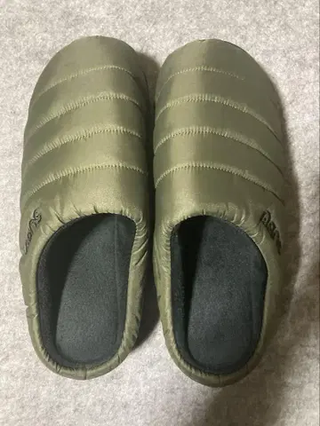 올리브 그린 퀼팅 샌들