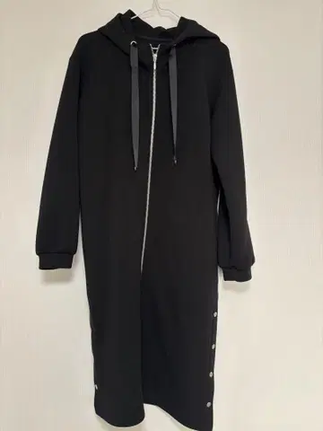 후드 부착 블랙 롱 후드티