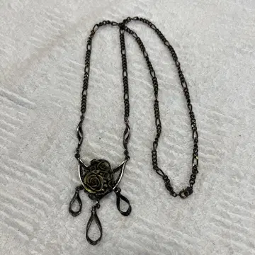 로즈 모티브 목걸이 앤틱 골드