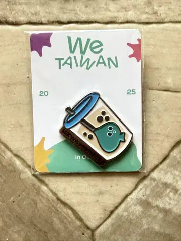 We TAIWAN 아위쨩 핀 배지 (타피오카 밀크티) a-We