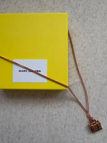 MARC JACOBS 마크제이콥스 토트백형 목걸이