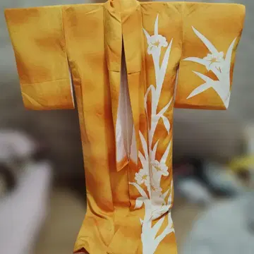 오렌지 컬러 꽃 무늬 기모노 이중 기모노