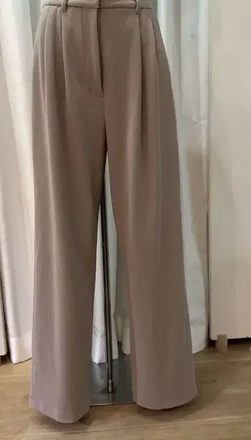 CLANE 리브 스트라이프 턱 팬츠 그레이