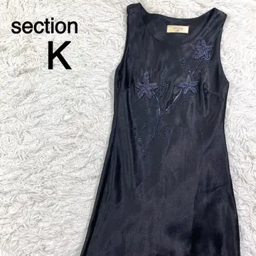 section K 블랙 컬러 꽃무늬 비쥬 디자인 슬리브리스 드레스