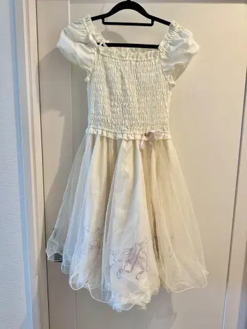 아이보리 프릴 반팔 무릎 기장 원피스