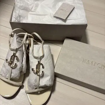 JIMMY CHOO 화이트 플랫 스트랩 샌들