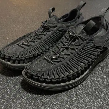 KEEN UNEEK HT 킨 유니크
