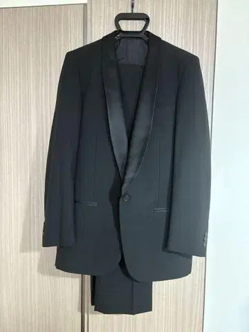 블랙 턱시도 새틴 카라 부착, 결혼식, 2차 모임