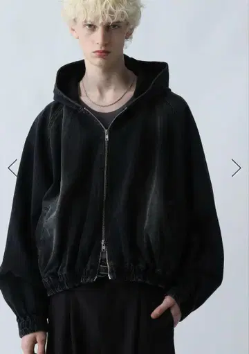 HARE 블랙 후드 부착 후드티