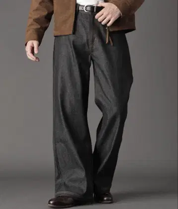[ LURAKU ] Semi-flared Rigid Denim