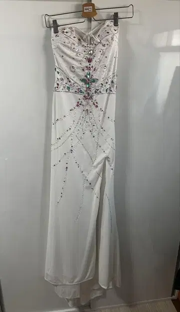 화이트 비즈 자수 롱 드레스