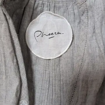 Pheeta. 린넨 플리츠 긴팔 셔츠