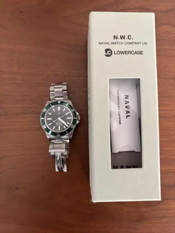 NAVAL N.W.C. 그린 베젤 손목시계