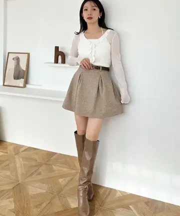 스나이델 벨티드 스트럭처 미니 스커트