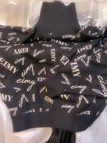 eimy 로고 터틀 니트