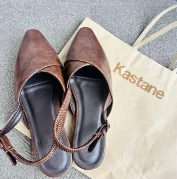 Kastane 브라운 슬링백 샌들