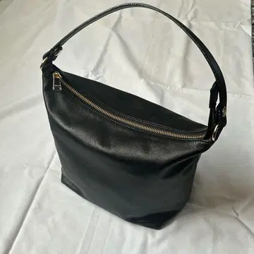 러셋 russet 소프트 레더 심플 숄더백 블랙