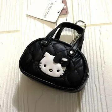 LOWRYSFARM 키티 퀼팅 보스턴 키 참 블랙