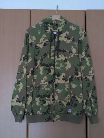 [ REVOLVER 버블 카모 HOODIE ] 이우라 신 FARRELL