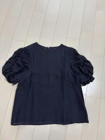 IENA 네이비 반팔 블라우스 프릴