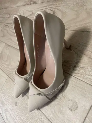 비쥬 장식 펌프스 하이힐