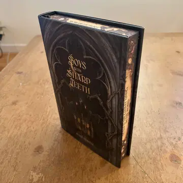 [SIGNED]Boys With Sharp Teeth