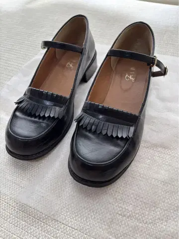 핀 스트랩 로퍼