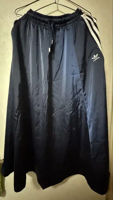 adidas 네이비 3스트라이프 스커트