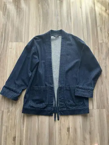 A.P.C. 데님 노카라 자켓 투모로우랜드, 애로우즈