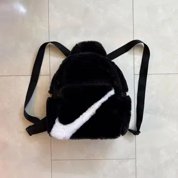 Nike 퍼 백팩 블랙/화이트
