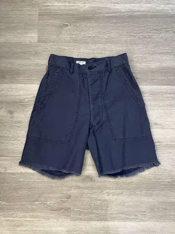 MADISONBLUE 네이비 숏팬츠 01