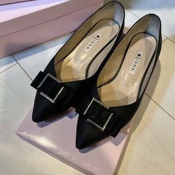 DIANA 블랙 스틸레토 펌프스