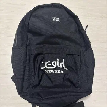 NEWERA 블랙 백팩