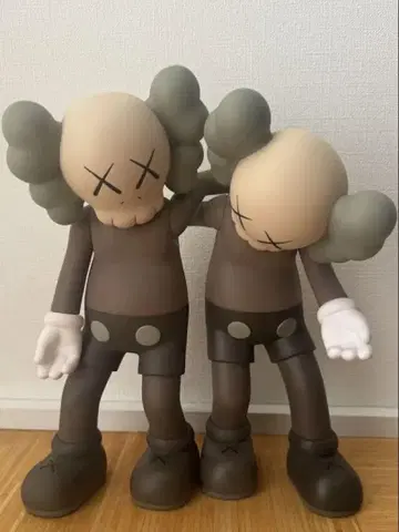 Kaws 피규어 2개 세트 브라운 약 30cm 메디콤토이 카우스