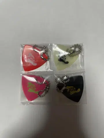 SUPER BEAVER 가챠 상품 피크 4종