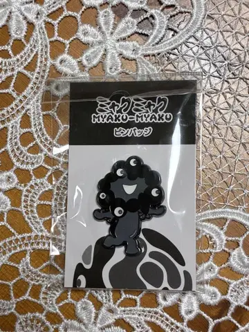 새상품 오사카 간사이 만박 블랙 미야쿠미야쿠 핀 배지 2025년