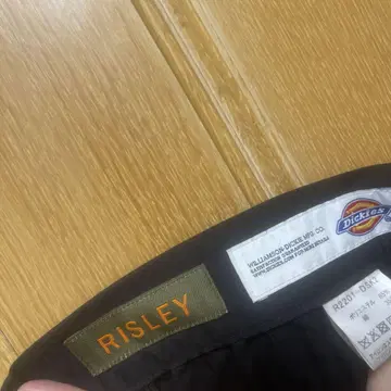 Dickies Risley 콜라보 블랙 플리츠 스커트