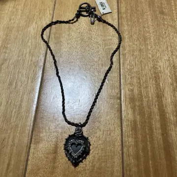 앤티크 블랙 하트형 목걸이