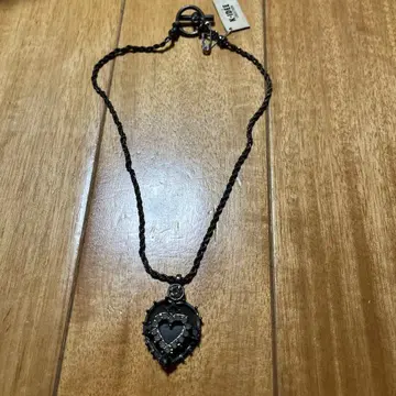앤티크 블랙 하트형 목걸이