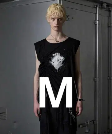 [ GRANCY ] 셔링 디자인 큐빅 그래픽 슬리브리스 T M