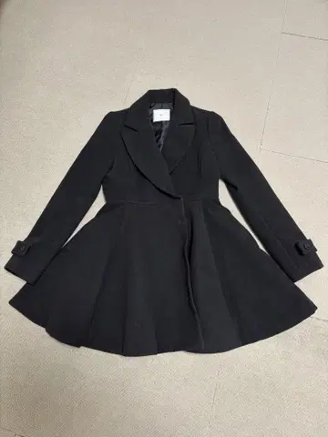 SLY 블랙 피 코트 A라인 플레어 실루엣