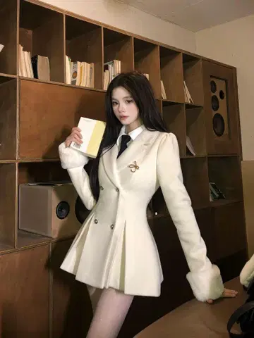 가을/겨울 외출에! 무릎 기장 심플 코트 원포인트 장식