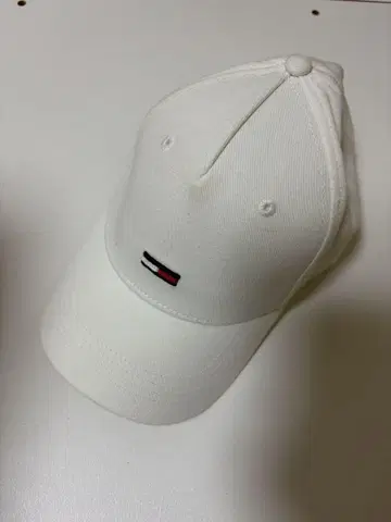 TOMMY JEANS 화이트 캡