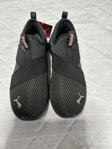 PUMA SOFTRIDE 블랙 스니커즈