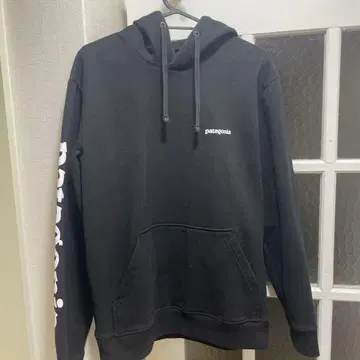 patagonia 블랙 후드티 S 사이즈
