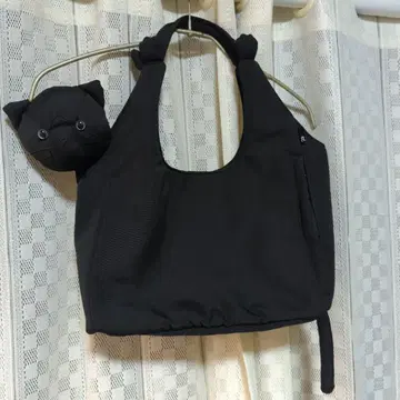 루토토 고양이 디자인 블랙 토트백