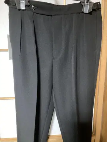 HEUGN Aaron 2 PLEATED TAPERED TROUSERS