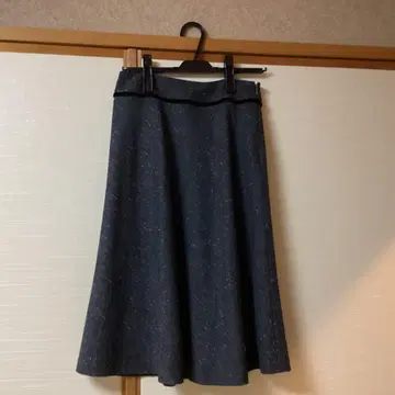 다크 그레이 플레어 스커트 포켓 부착