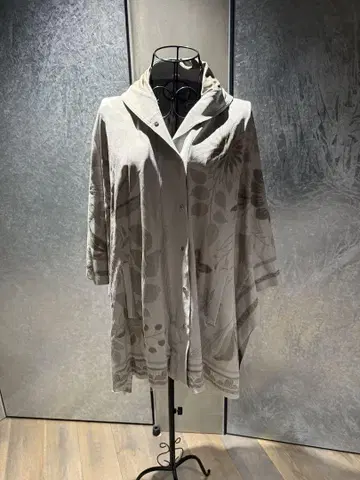 꽃무늬 후드 부착 그레이 아우터 판초