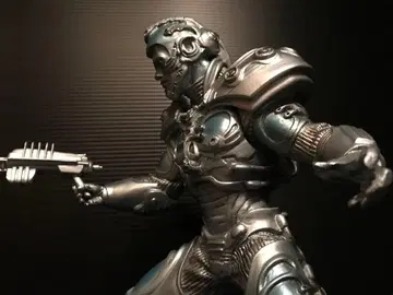 영화 [ 배트맨&로빈 미스터 프리즈의 역습 ] 미스터 프리즈 동상